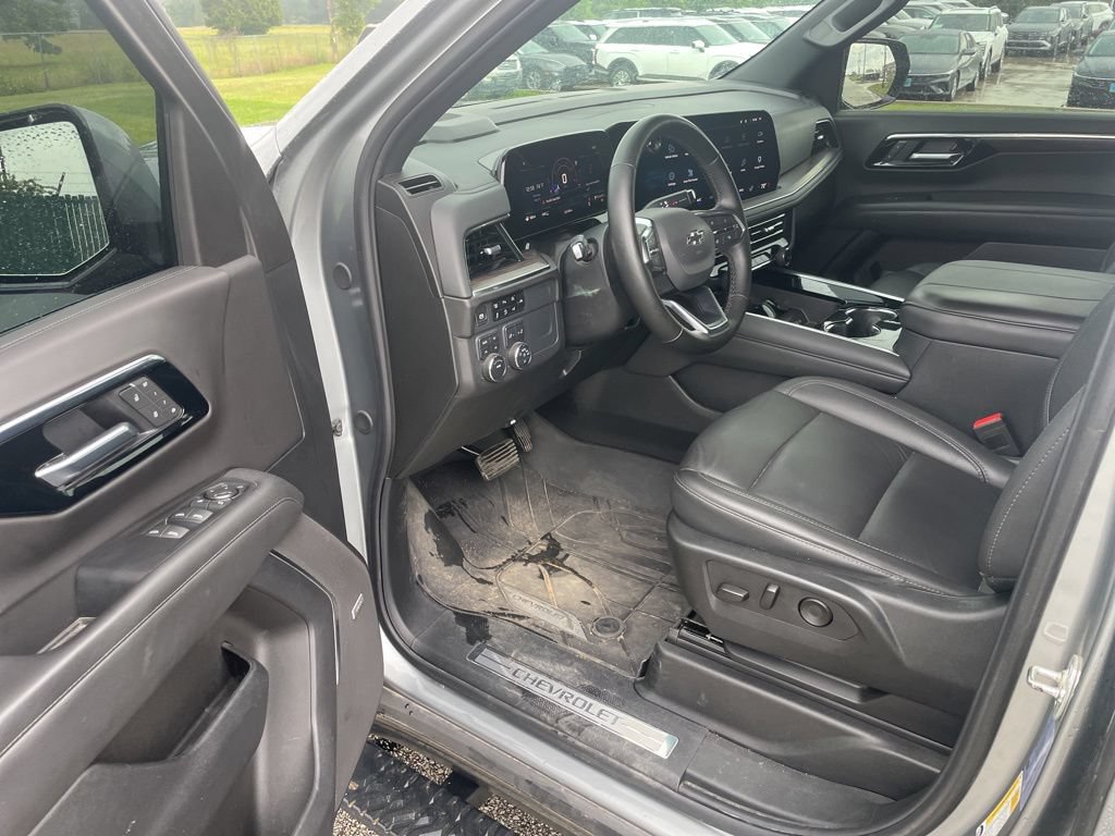 Used 2025 Chevrolet Tahoe Z71 w/ Comfort Package AWD/4WD image 5