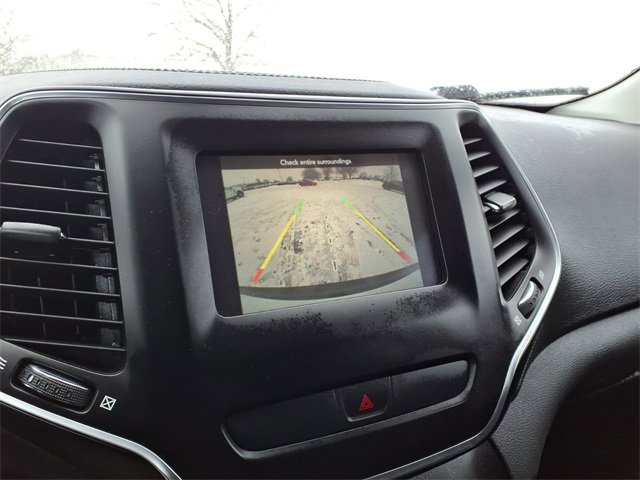 Used 2019 Jeep Cherokee Latitude w/ Cold Weather Group image 19