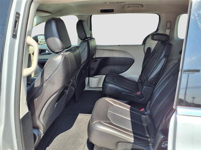 Used 2024 Chrysler Pacifica Touring-L FWD image 19