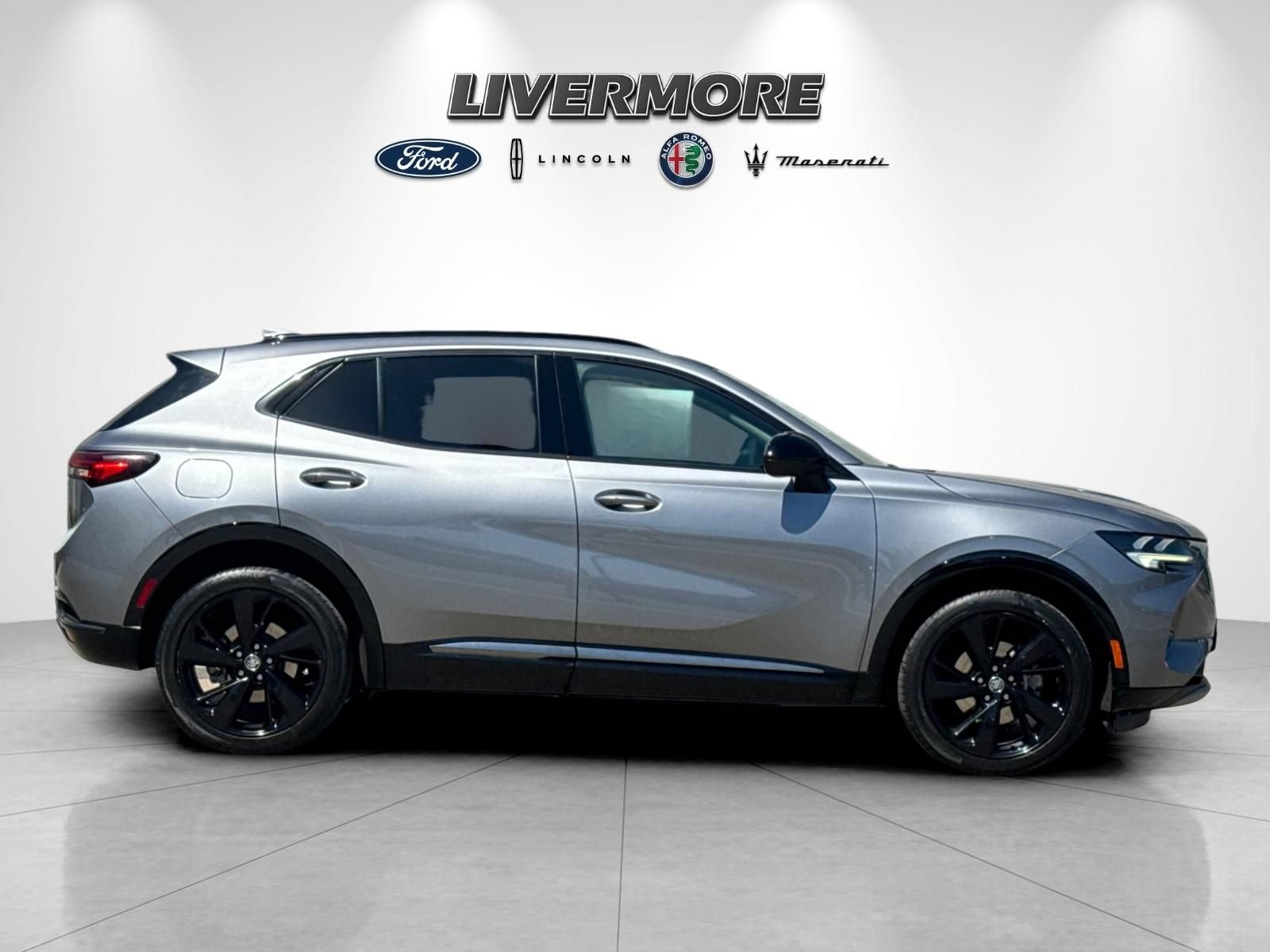 Used 2022 Buick Envision Essence w/ Sport Touring Package FWD image 2