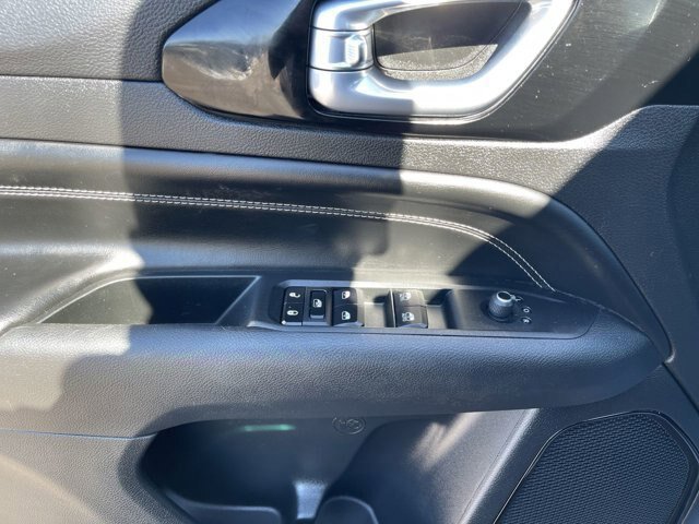 Used 2023 Jeep Compass Latitude AWD/4WD image 4