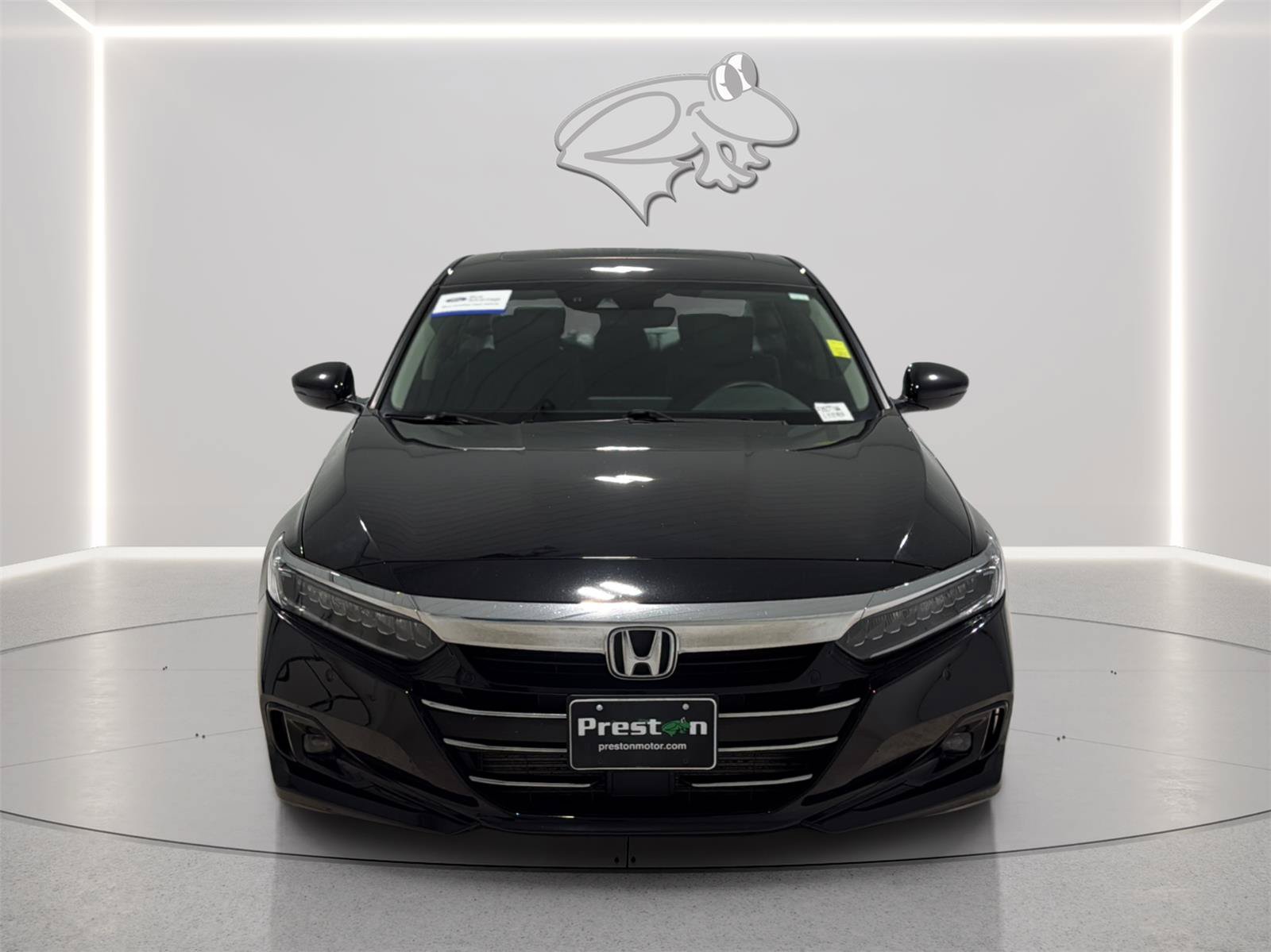 Used 2021 Honda Accord Touring image 2