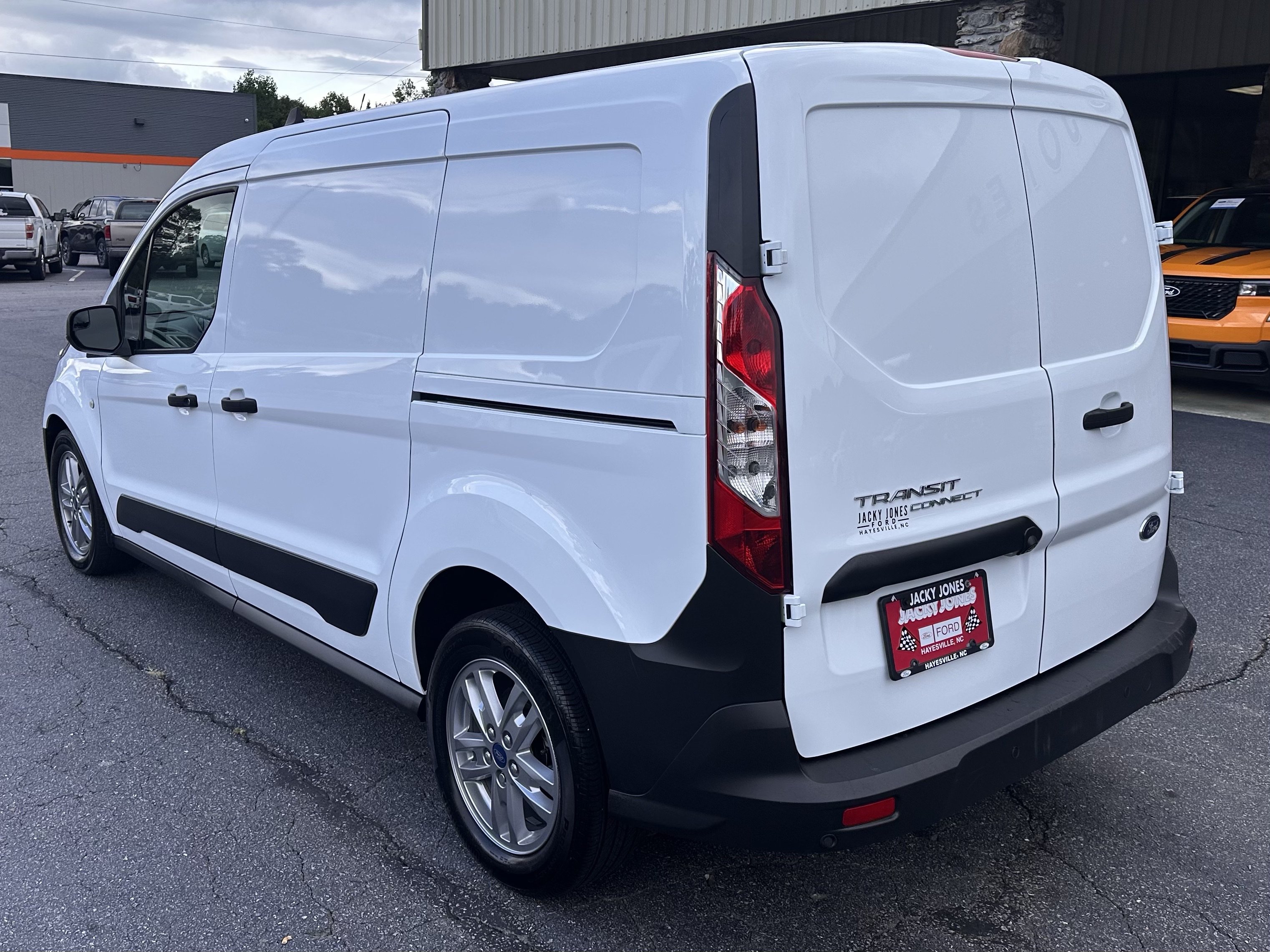 Certified 2023 Ford Transit Connect XL FWD image 8