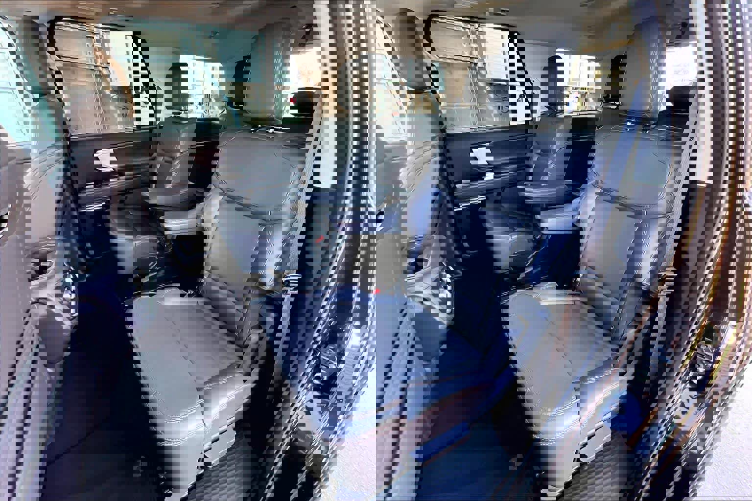 Certified 2025 Ford Expedition Active image 20