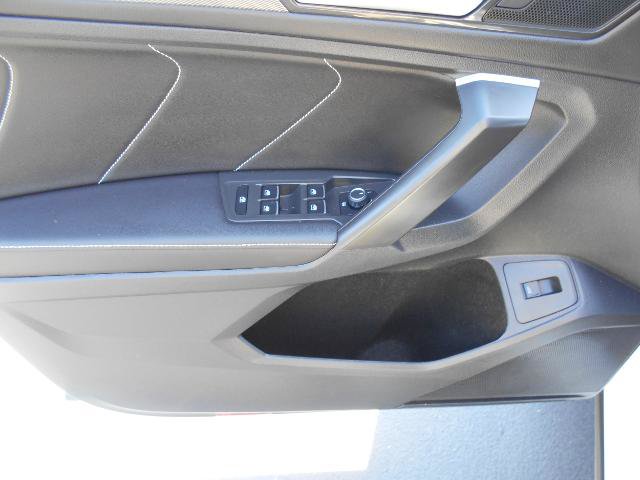 Used 2024 Volkswagen Tiguan SE R-Line AWD/4WD image 5