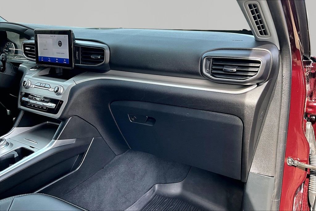 Certified 2022 Ford Explorer XLT w/ Equipment Group 202A AWD/4WD image 17