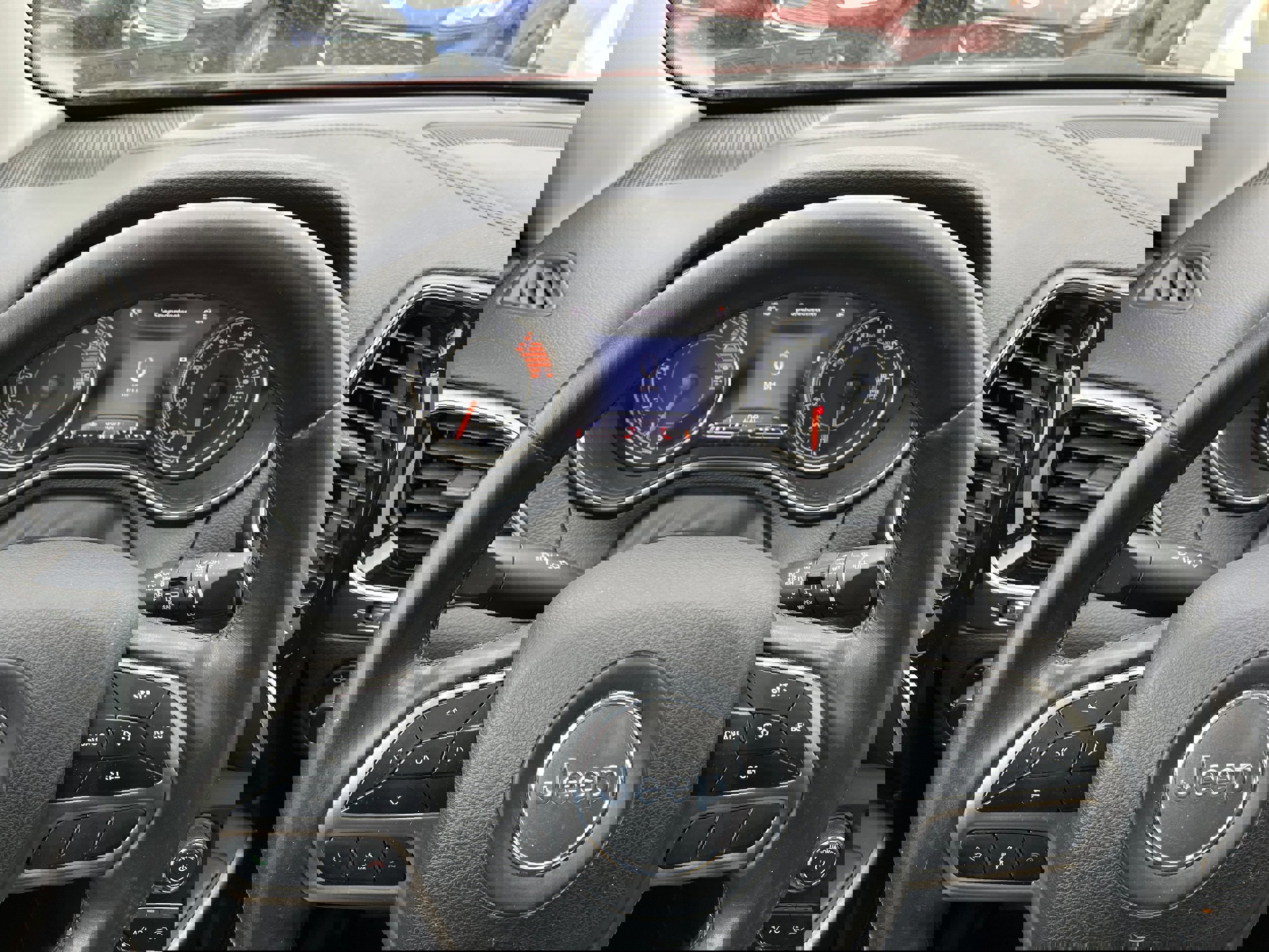 Used 2019 Jeep Cherokee Limited image 24