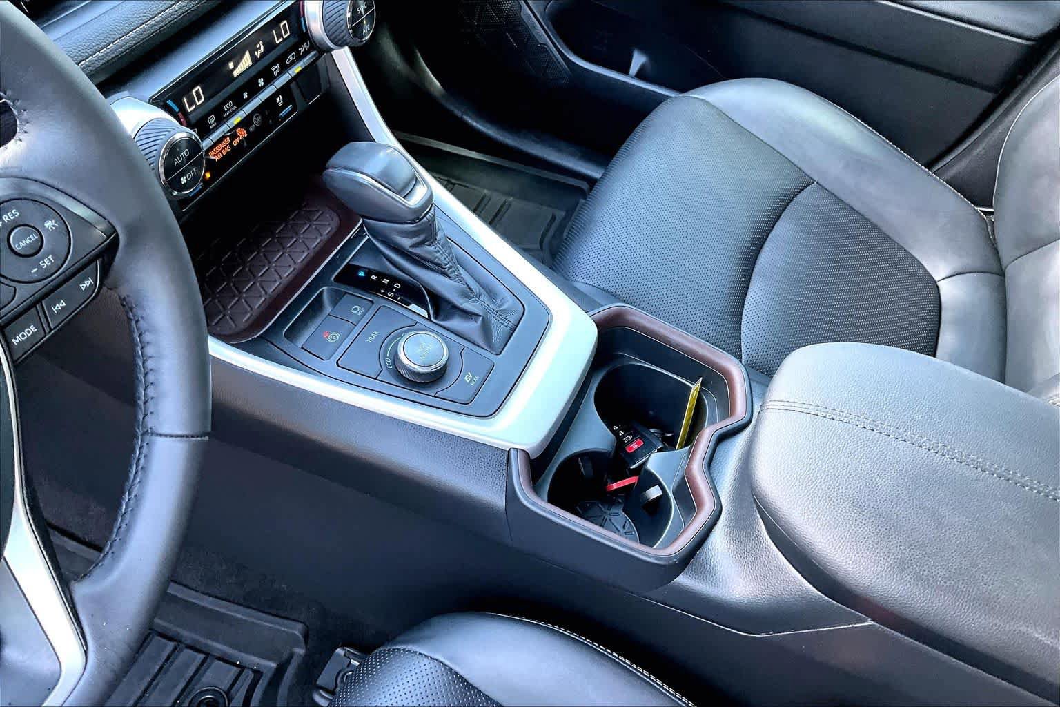 Used 2020 Toyota RAV4 Limited w/ Limited Grade Weather Package AWD/4WD image 17