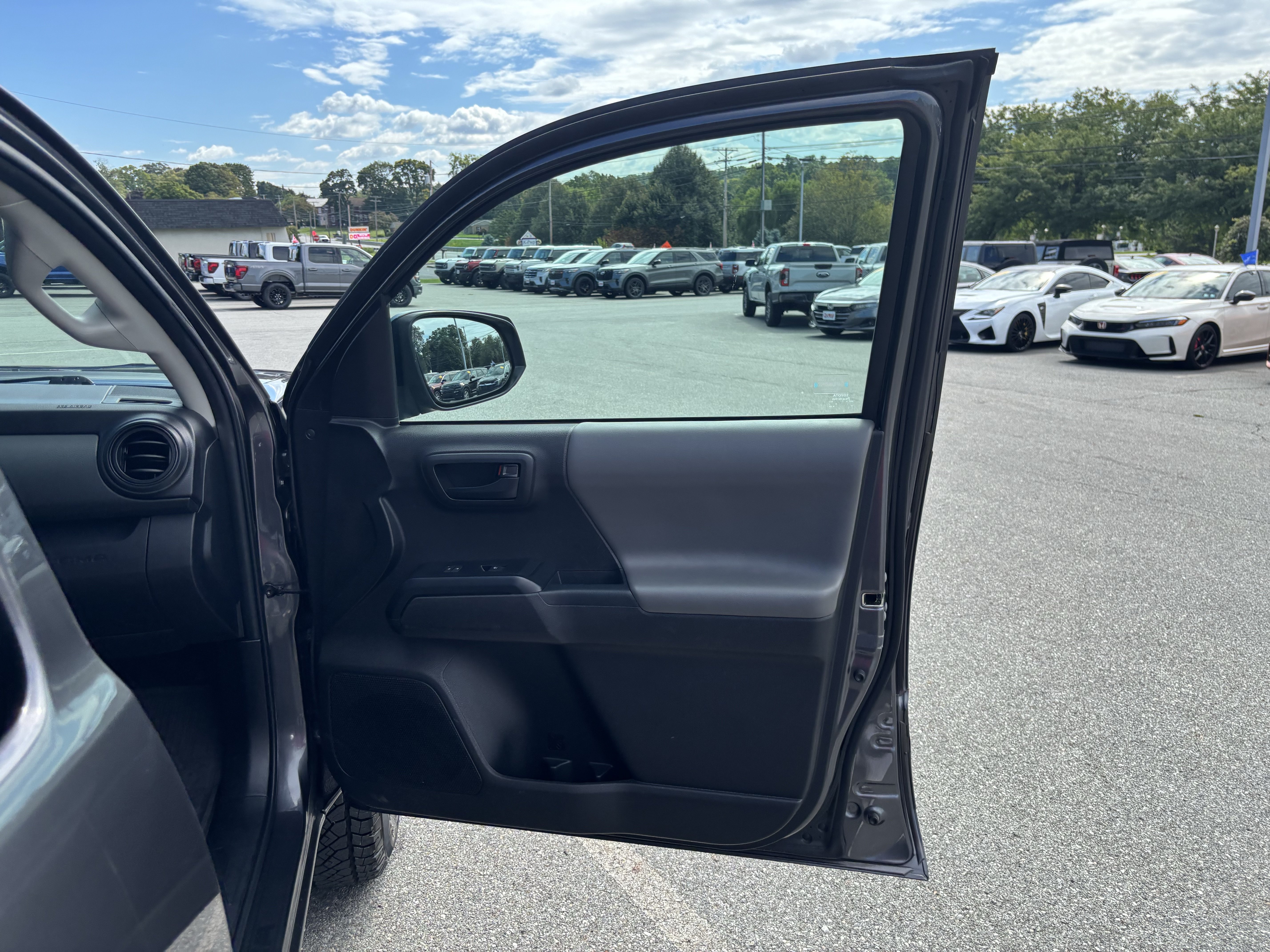 Used 2022 Toyota Tacoma SR AWD/4WD image 34