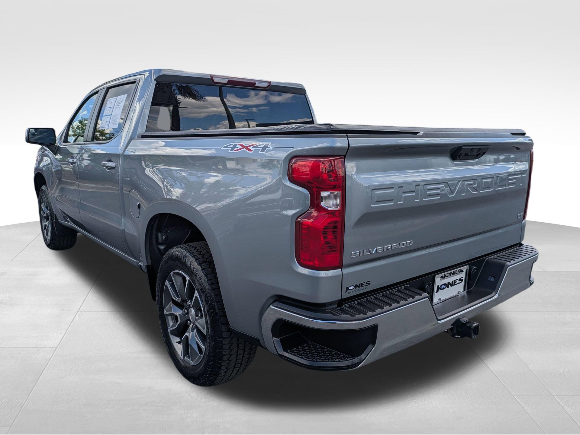 Used 2023 Chevrolet Silverado 1500 LT AWD/4WD image 8