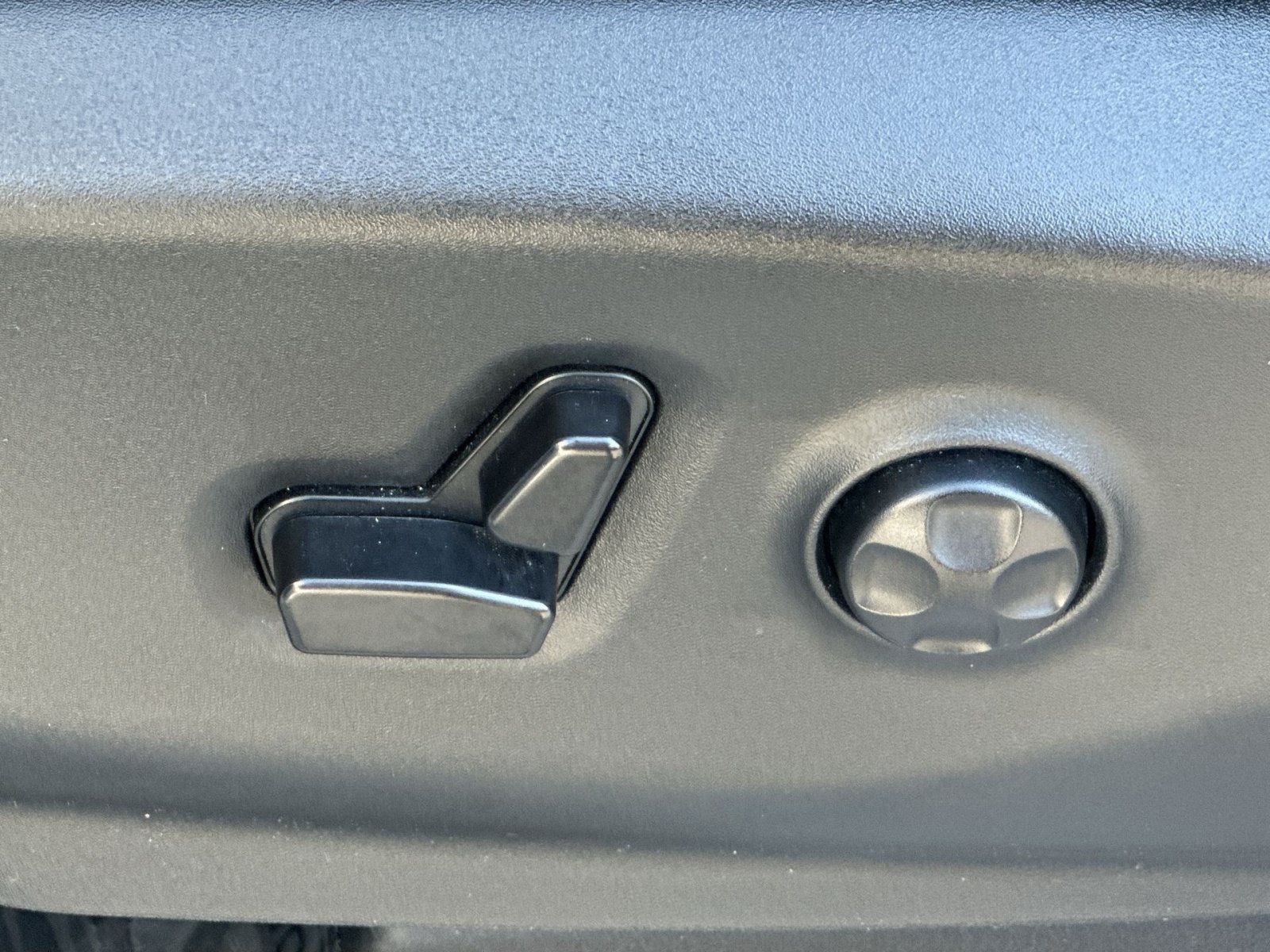 Used 2024 Chrysler Pacifica Touring-L FWD image 22