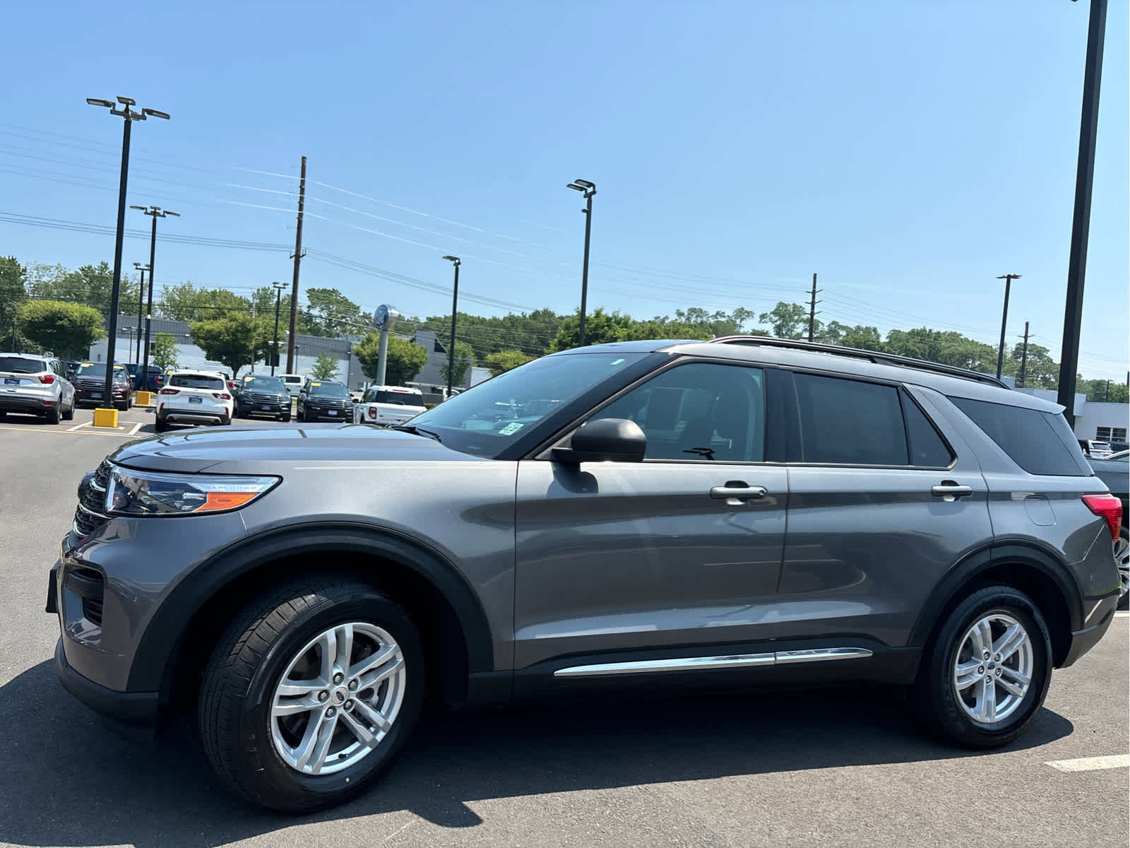 Certified 2022 Ford Explorer XLT image 2