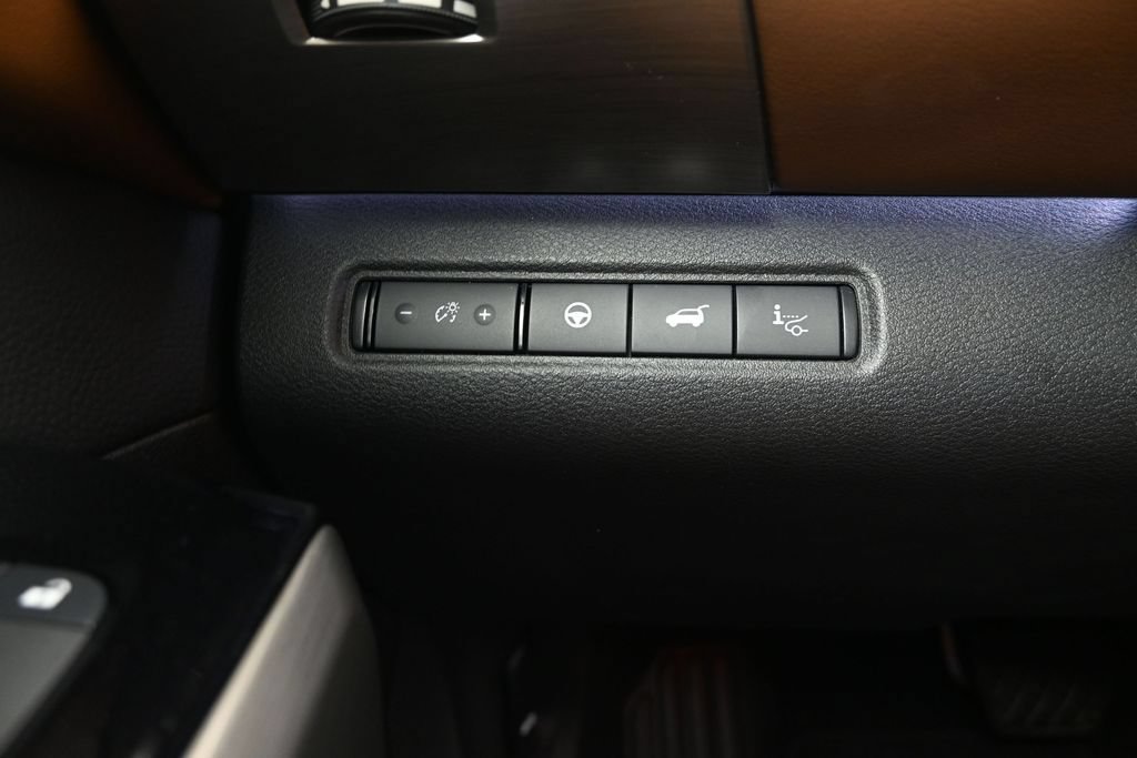 Used 2025 Nissan Pathfinder Platinum FWD image 25