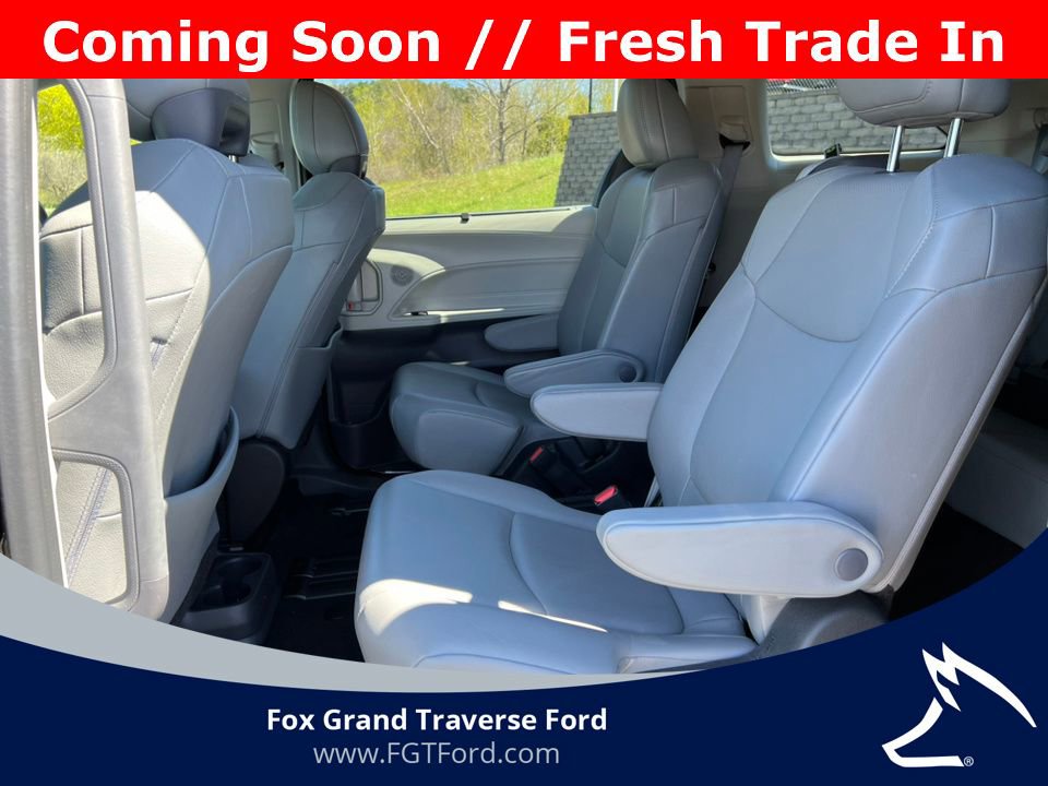Used 2023 Toyota Sienna XLE FWD image 4