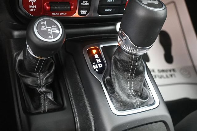 Used 2025 Jeep Wrangler Unlimited Rubicon AWD/4WD image 13