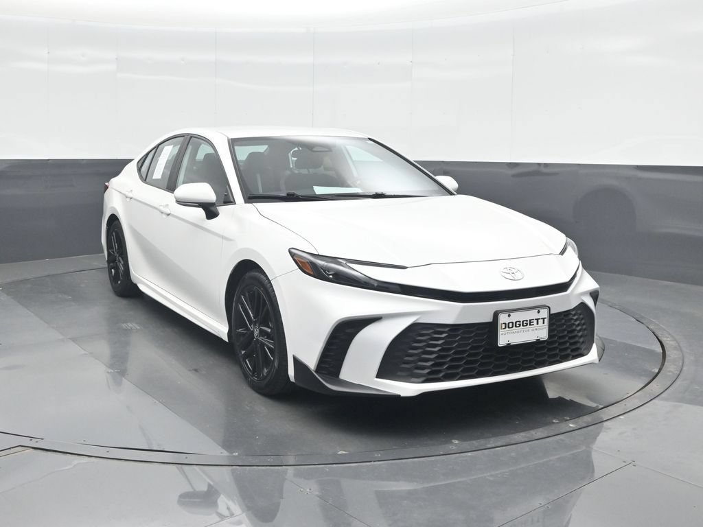 Used 2025 Toyota Camry SE FWD image 8