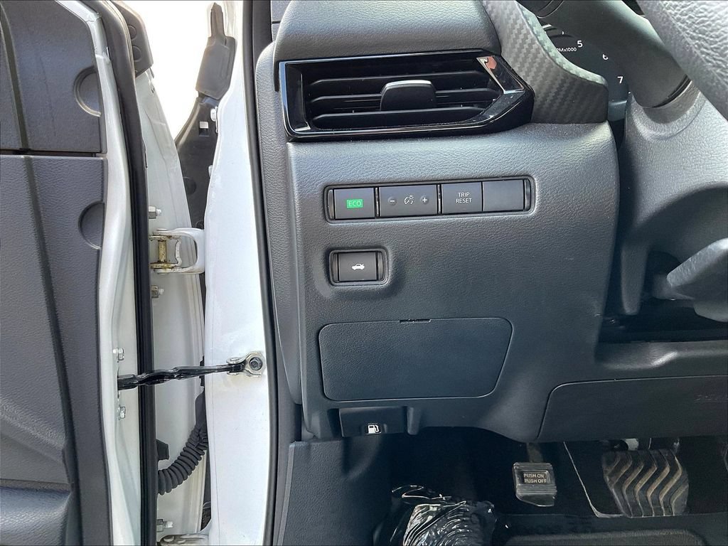 Used 2024 Nissan Sentra SV FWD image 23