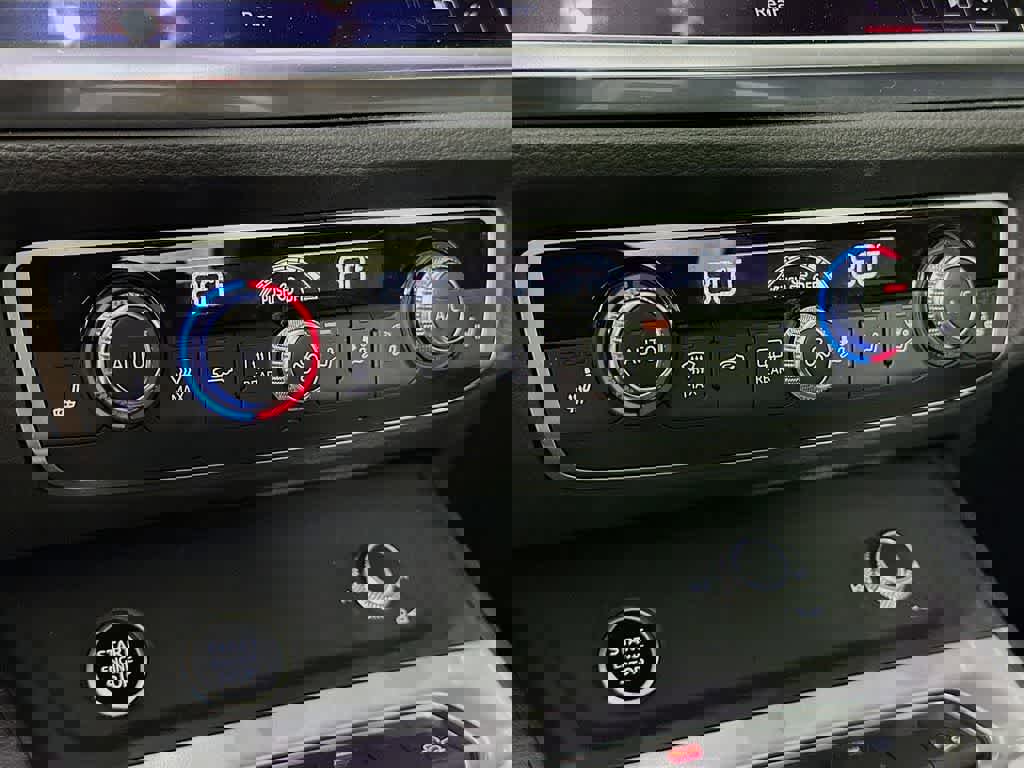 Used 2024 Audi Q3 2.0T Premium image 18