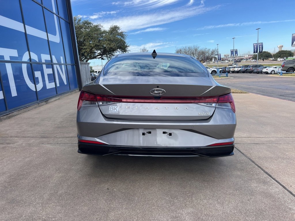 Used 2023 Hyundai Elantra Limited image 3