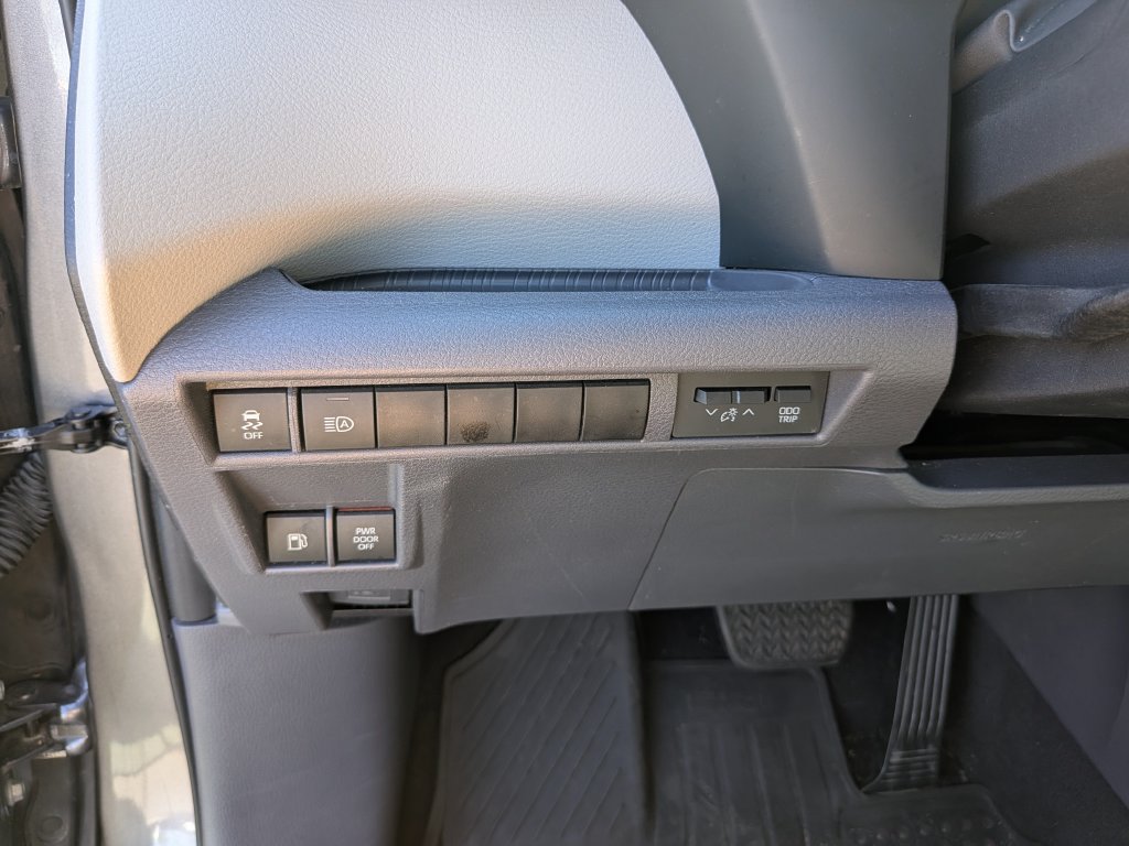 Used 2022 Toyota Sienna XLE FWD image 28