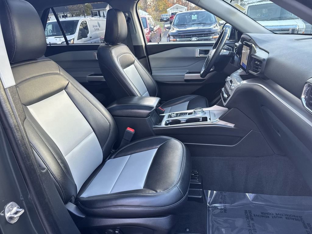 Certified 2022 Ford Explorer XLT w/ Equipment Group 202A image 25