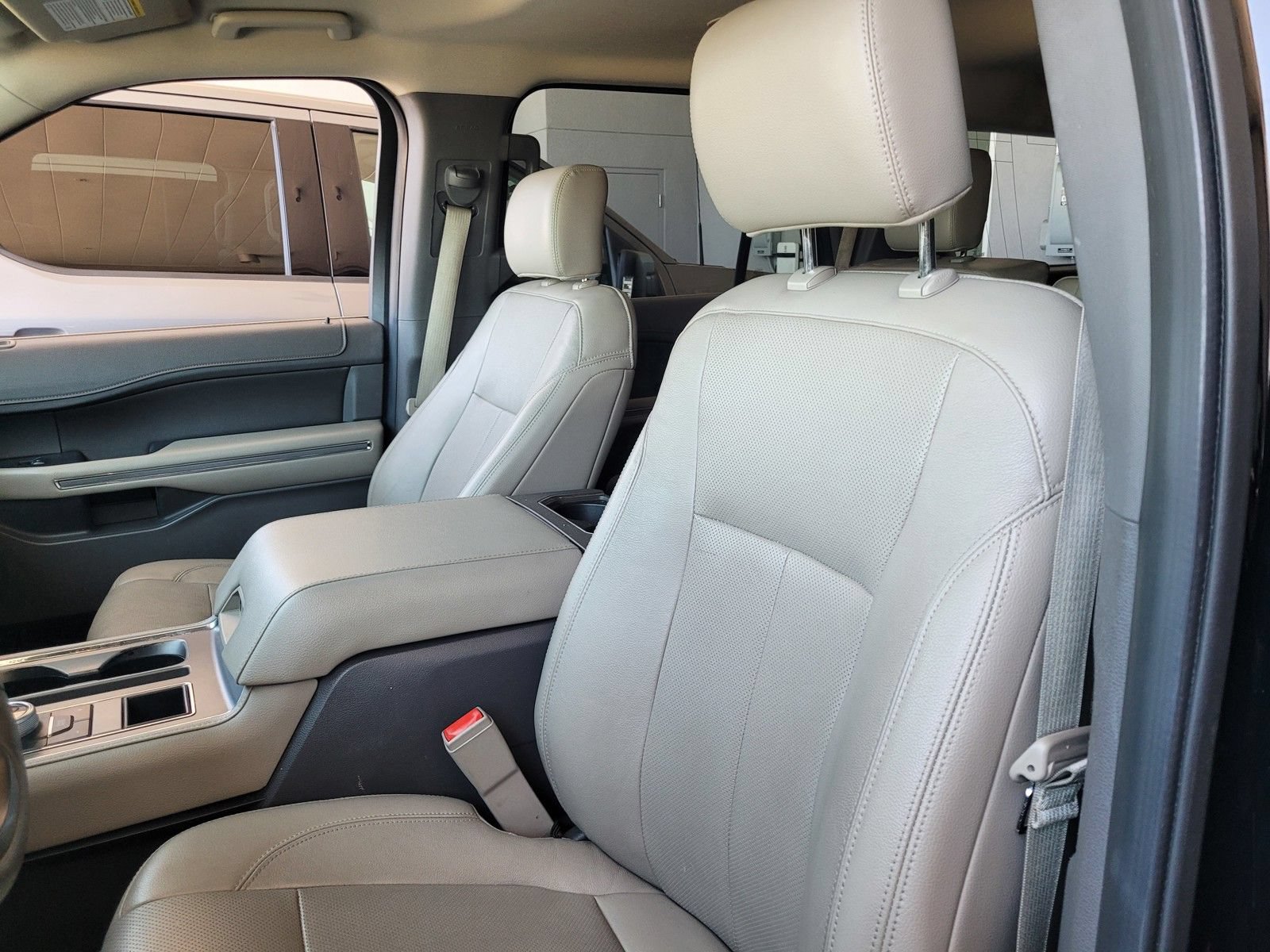 Certified 2018 Ford Expedition XLT w/ Equipment Group 202A RWD image 22