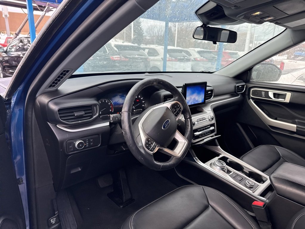 Certified 2022 Ford Explorer XLT w/ Equipment Group 202A image 7