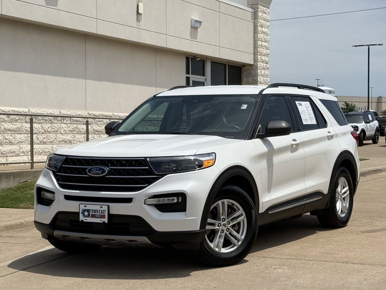 Certified 2020 Ford Explorer XLT w/ Equipment Group 202A RWD image 3