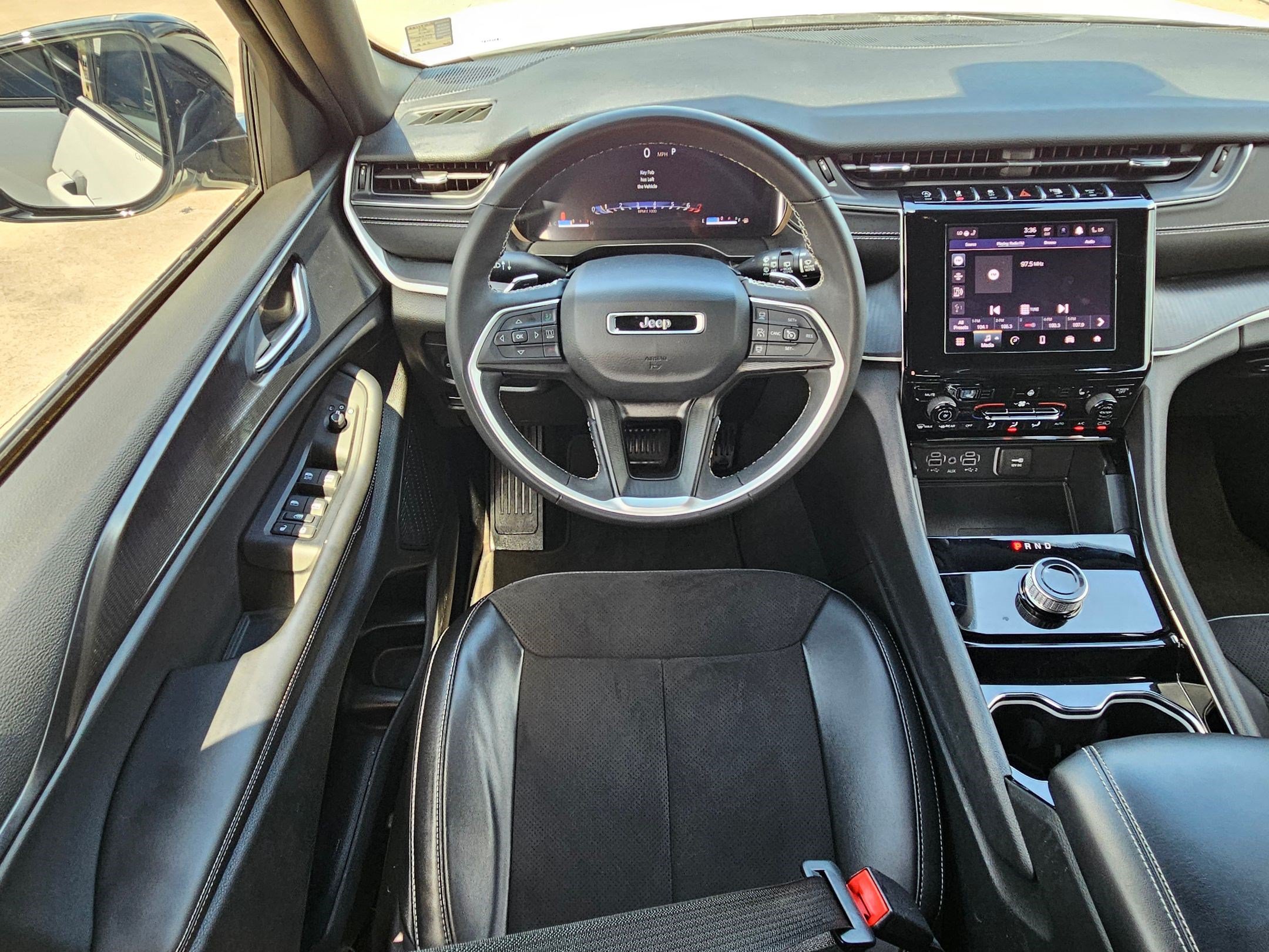 Used 2023 Jeep Grand Cherokee Altitude RWD image 28