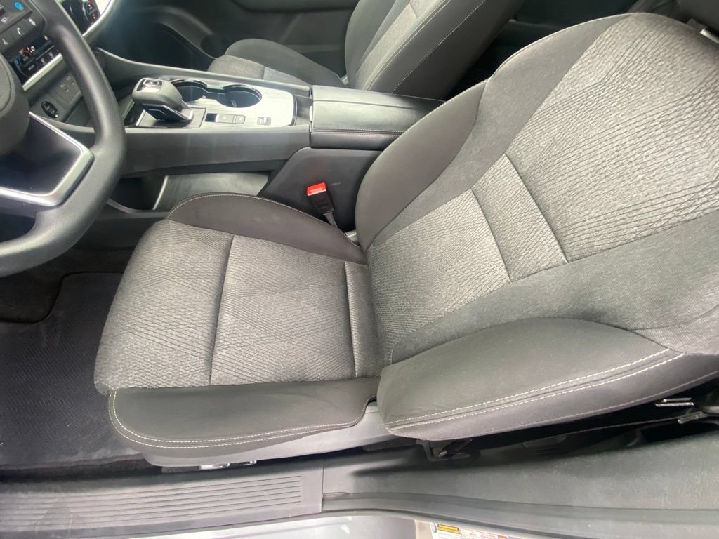 Used 2024 Nissan Rogue SV FWD image 21