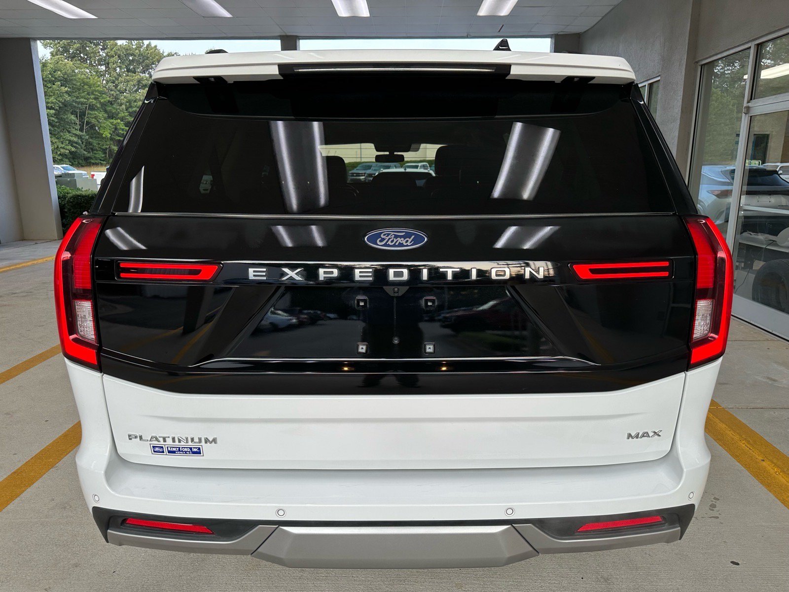 Certified 2025 Ford Expedition Max Platinum w/ Driver's Package AWD/4WD image 12