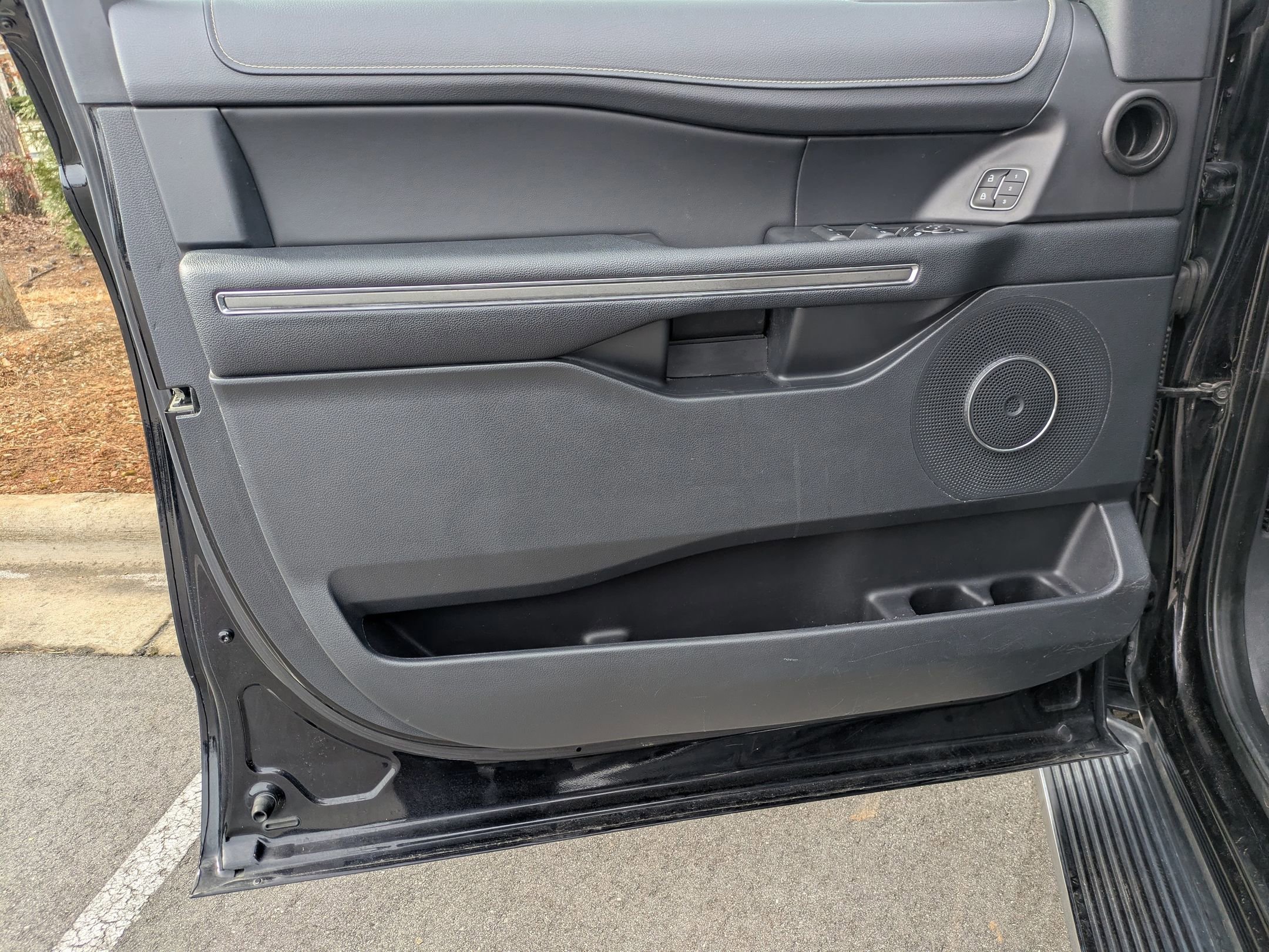 Certified 2022 Ford Expedition Max XLT image 10