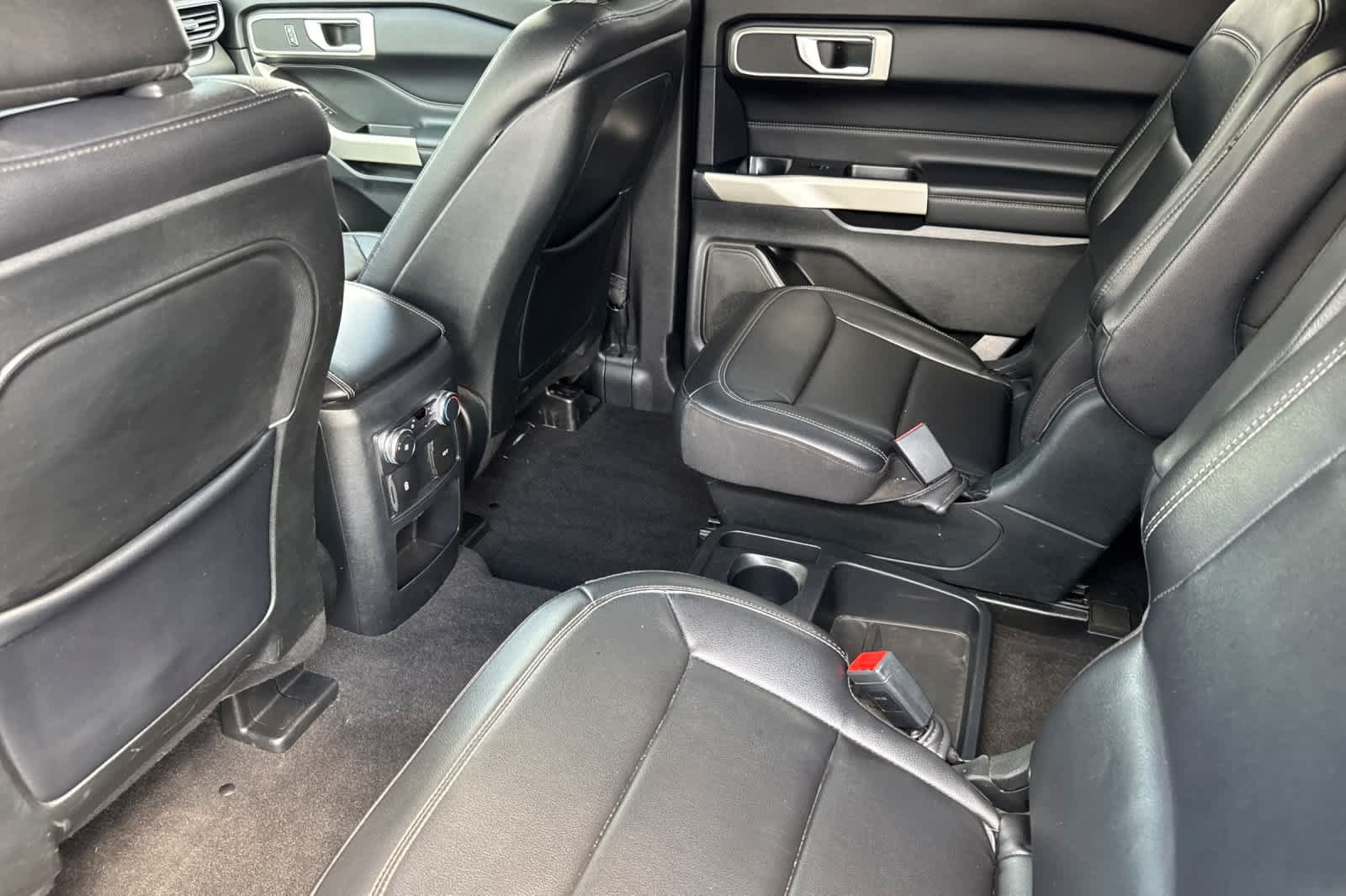 Certified 2020 Ford Explorer XLT w/ Equipment Group 202A RWD image 4