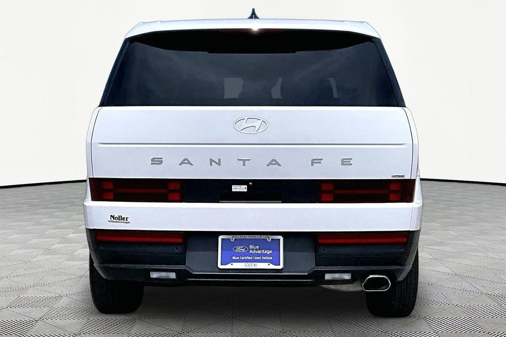 Used 2025 Hyundai Santa Fe SE AWD/4WD image 4