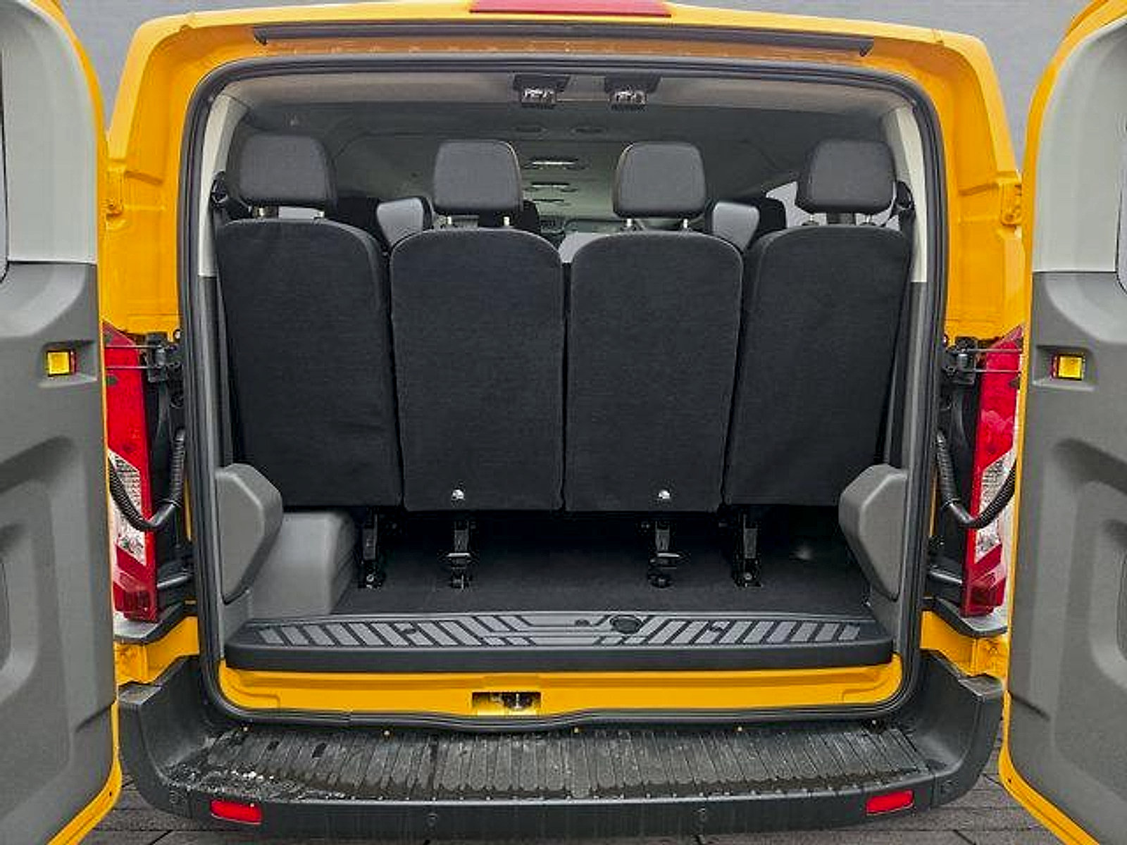 Certified 2026 Ford Transit 350 XLT RWD image 25