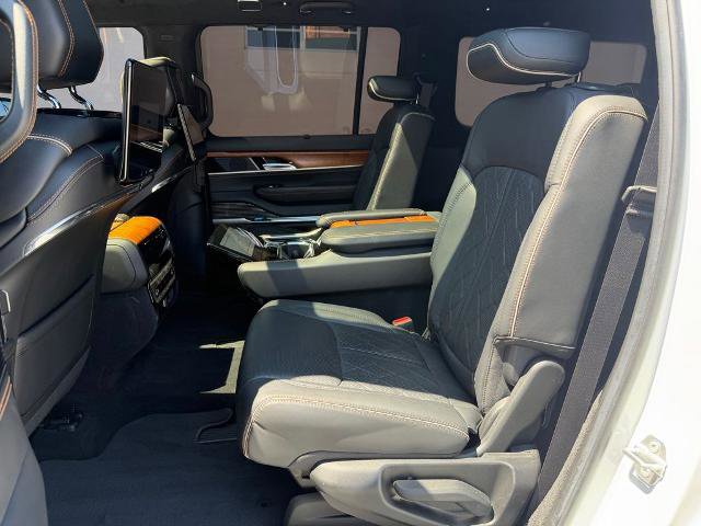 Used 2022 Jeep Grand Wagoneer Series III w/ Rear Seat Video Group 1 AWD/4WD image 19