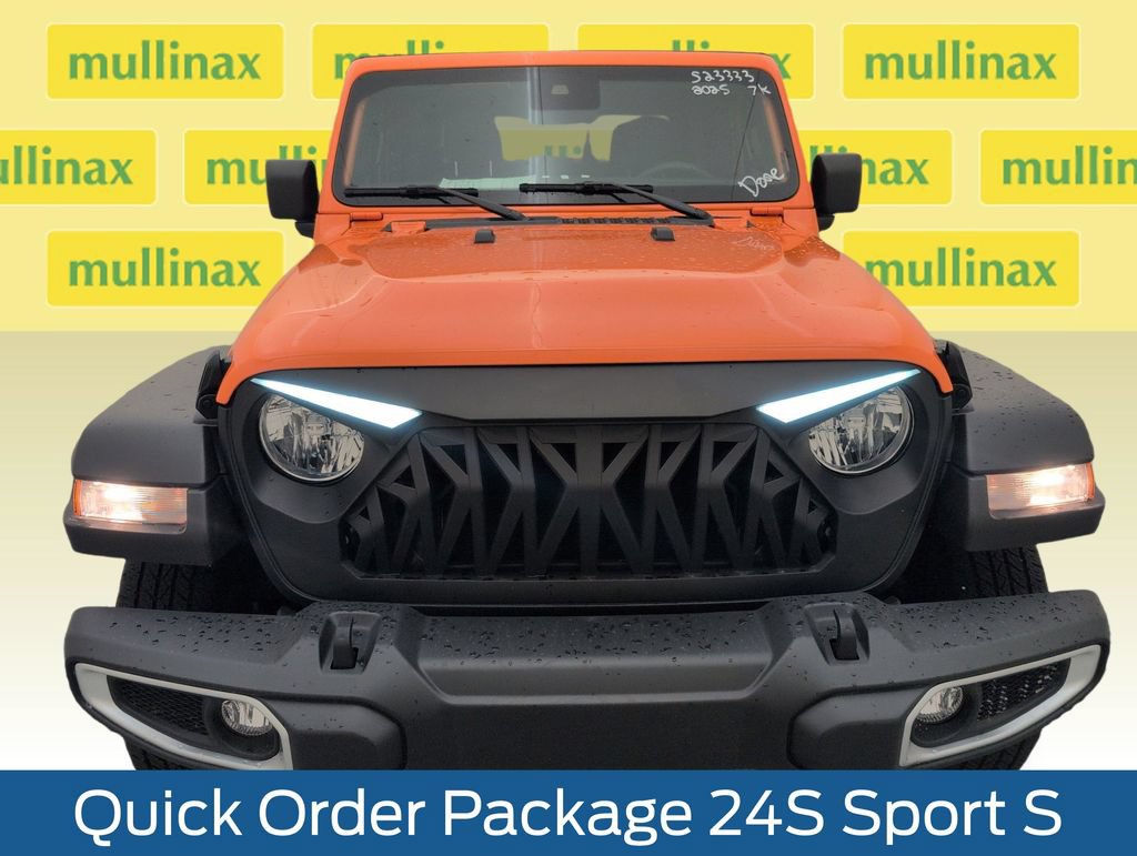 Used 2025 Jeep Gladiator Sport AWD/4WD image 14