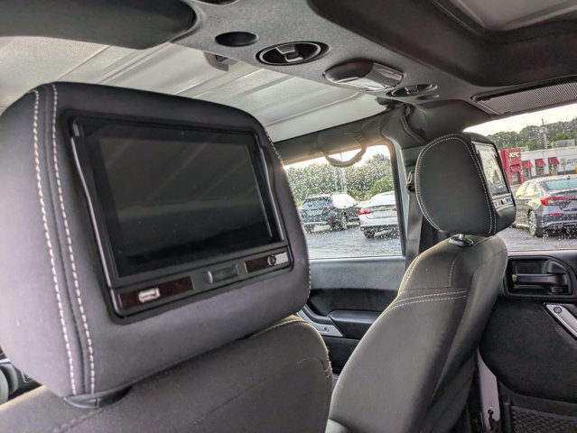 Used 2017 Jeep Wrangler Unlimited Sahara w/ Connectivity Group image 26