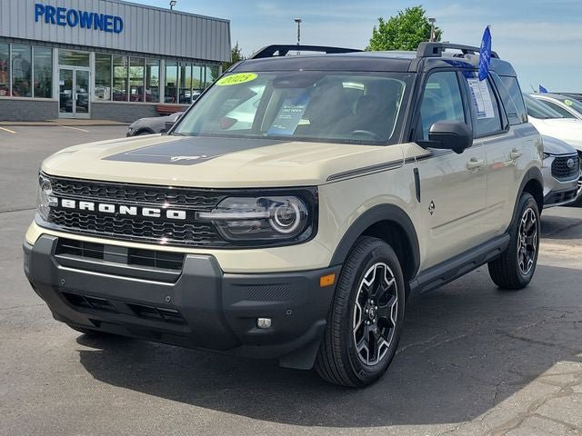 Certified 2025 Ford Bronco Sport Outer Banks w/ Outer Banks Tech Package+ AWD/4WD image 2