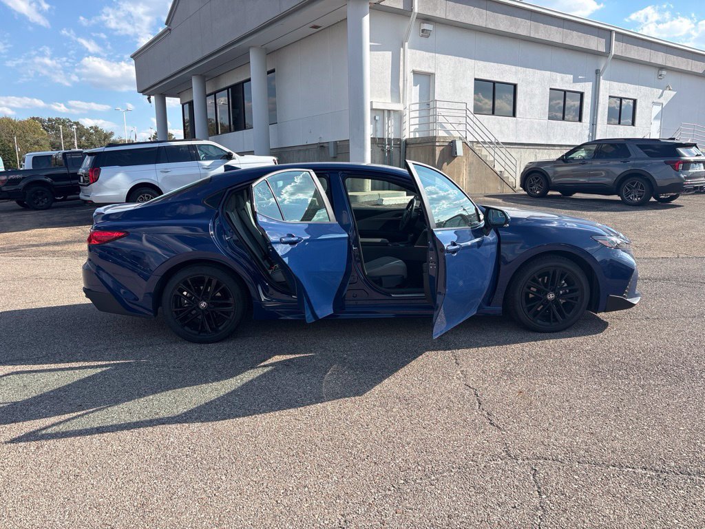 Used 2026 Toyota Camry SE FWD image 8