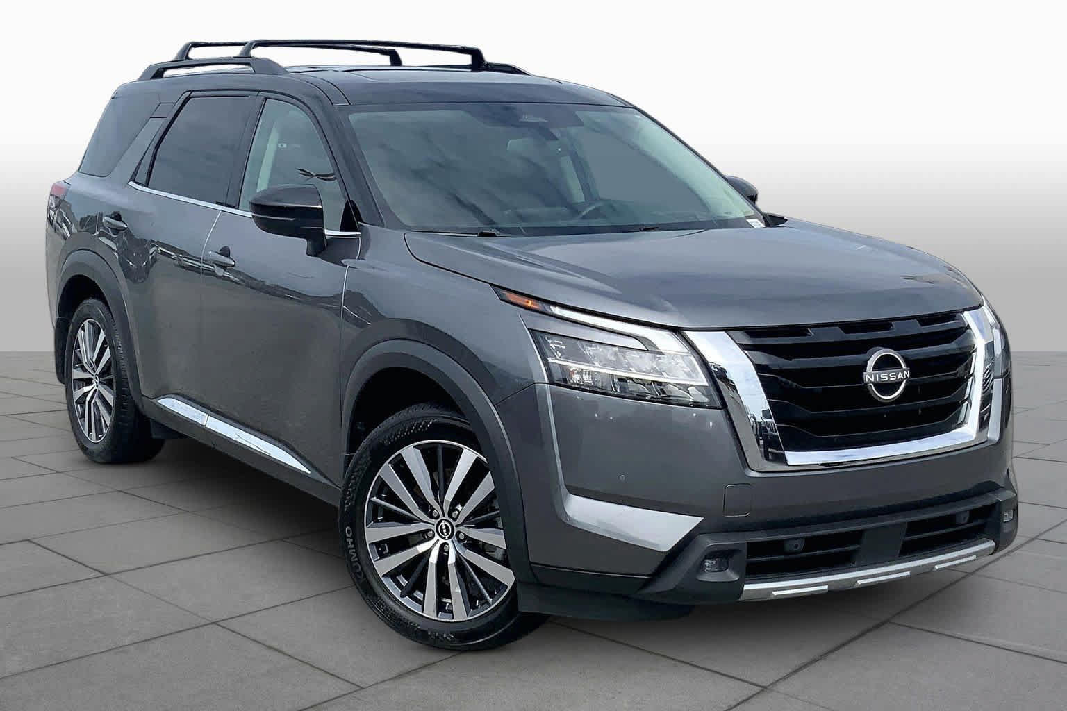 Used 2022 Nissan Pathfinder Platinum w/ Cargo Package FWD image 3