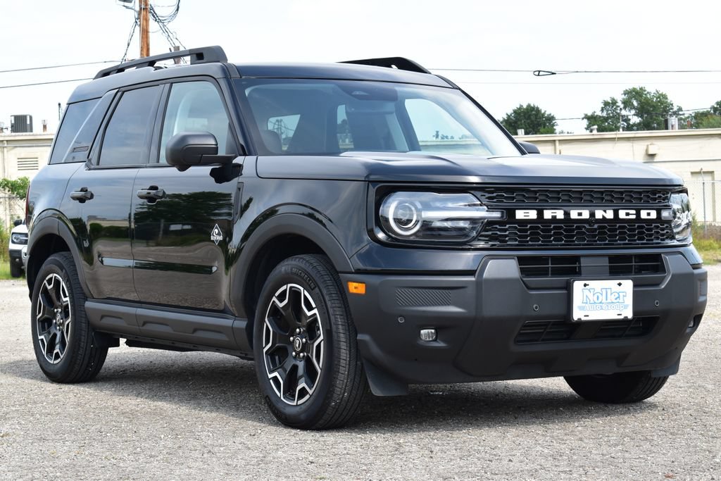 Certified 2025 Ford Bronco Sport Outer Banks w/ Outer Banks Tech Package+ AWD/4WD image 3