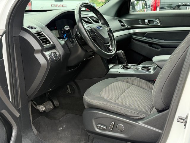 Certified 2017 Ford Explorer XLT FWD image 15