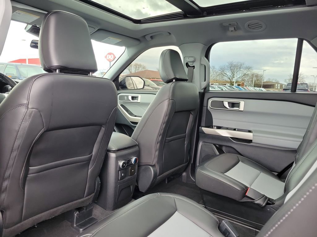 Certified 2022 Ford Explorer XLT w/ Equipment Group 202A image 16
