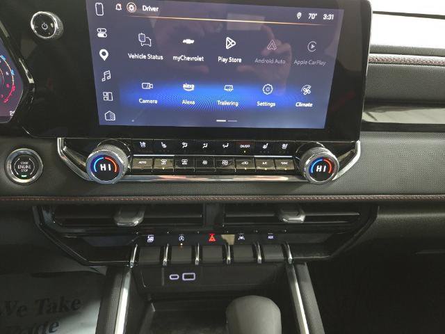 Used 2025 Chevrolet Colorado Z71 w/ Technology Package AWD/4WD image 7