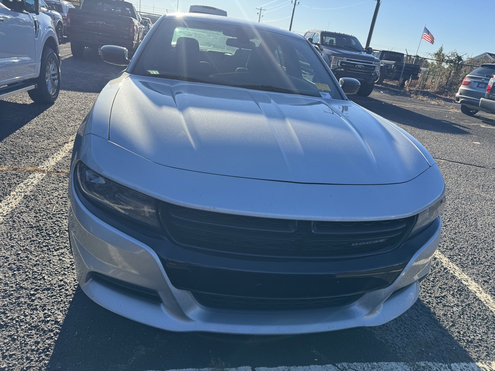 Used 2019 Dodge Charger SXT image 2