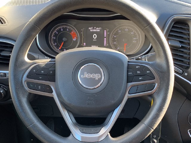 Used 2019 Jeep Cherokee Latitude w/ Trailer Tow Group FWD image 14