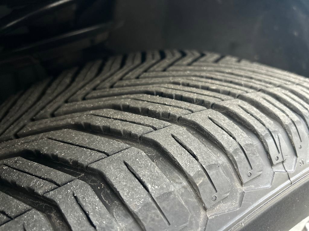 Certified 2021 Ford Explorer XLT w/ Equipment Group 202A image 20