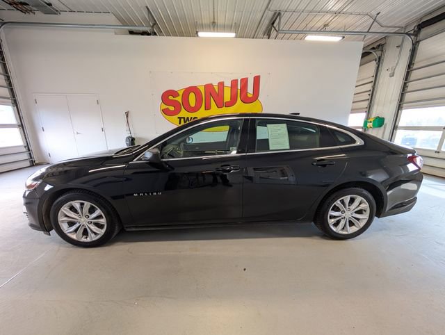 Used 2022 Chevrolet Malibu LT FWD image 2