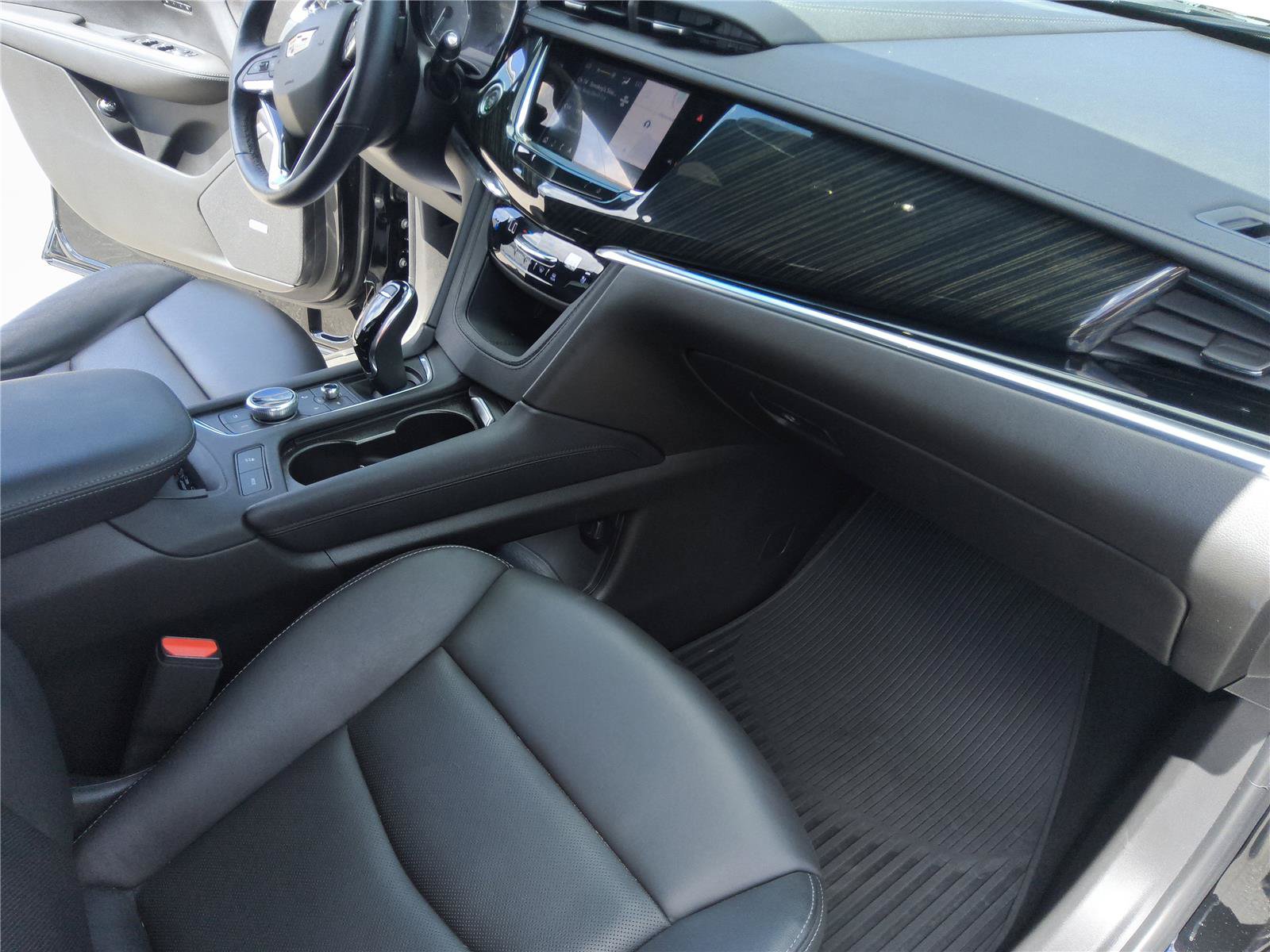 Used 2023 Cadillac XT6 Premium Luxury w/ Technology Package FWD image 30